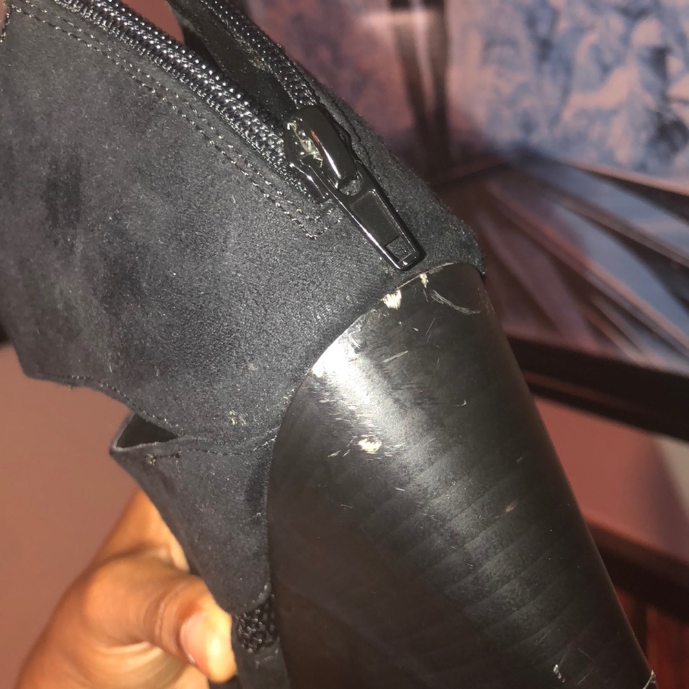 Black Cutout Wedges - Picture 5 of 5